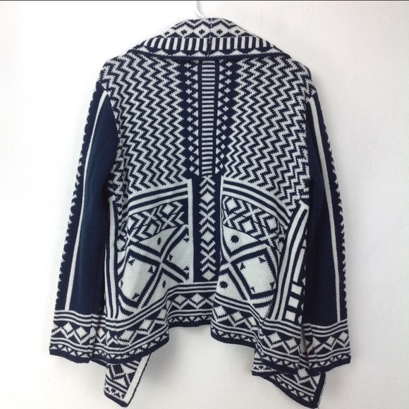 Navy/White Graphic Geometric Bold Waterfall Cardi - Picture 5 of 7